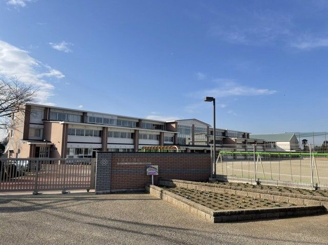 近くの都和小学校まで600m（徒歩8分）