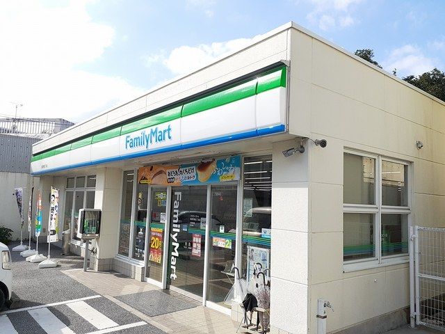 近くのファミリーマート浦添内間五丁目まで114m(徒歩2分)