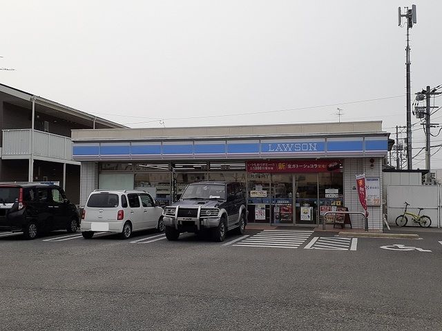 近くのコンビニまで660m（徒歩9分）