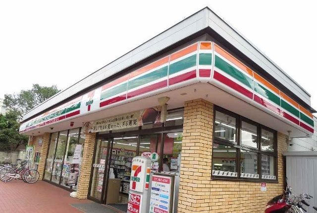 近くのセブンイレブンまで300m（徒歩4分）