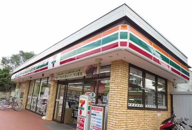 近くのセブンイレブンまで300m(徒歩4分)