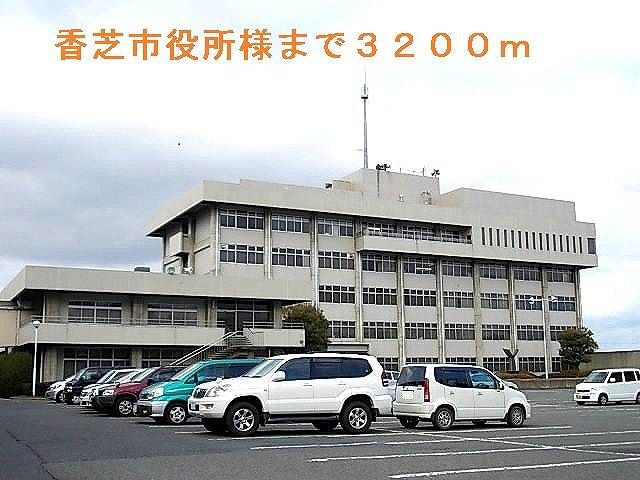 近くの香芝市役所まで3,200m（徒歩40分）