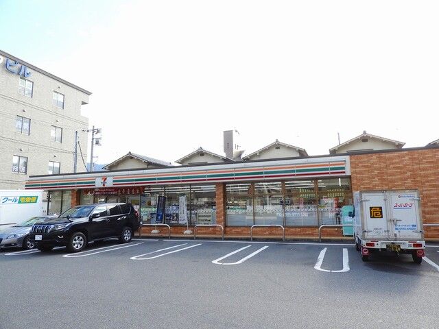 近くのセブンイレブン東原１丁目店まで500m（徒歩7分）