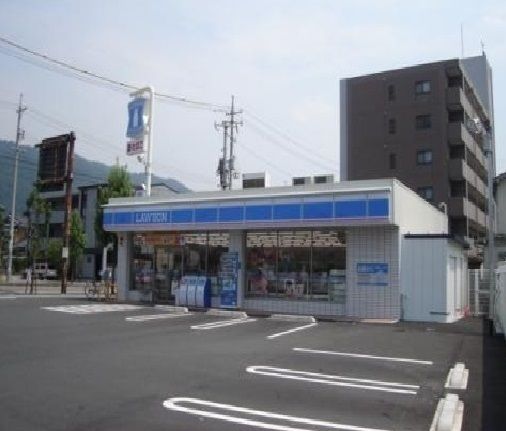 近くのローソンまで500m（徒歩7分）