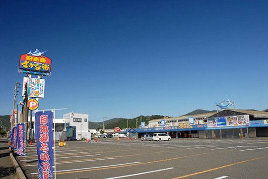 近くの施設まで1,300m（徒歩17分）