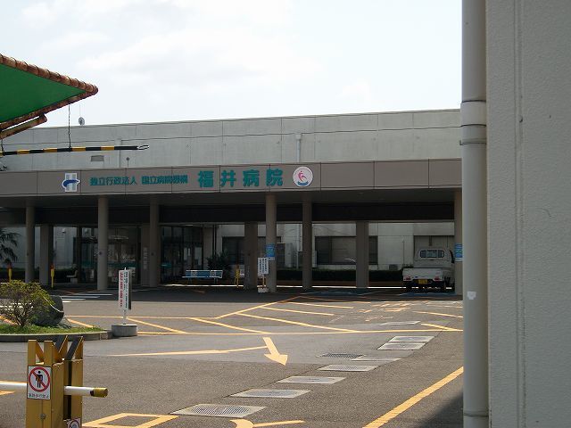 近くの病院まで2,000m（徒歩25分）