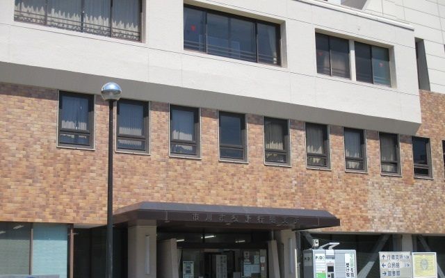 近くの市川市役所行徳支所まで400m(徒歩5分)