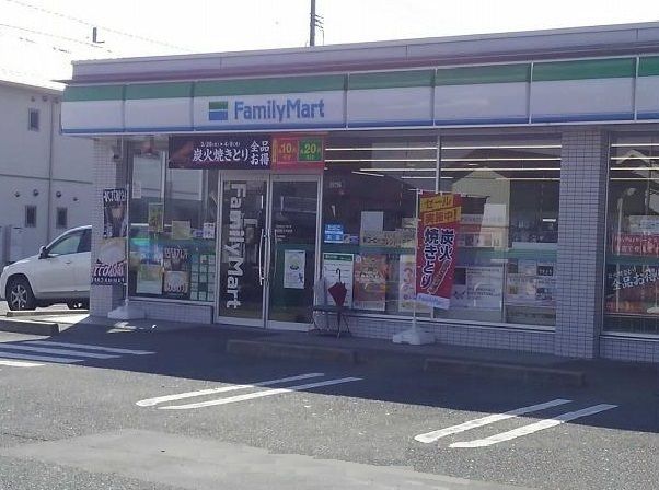 近くのファミリーマート医王寺前店まで650m（徒歩9分）