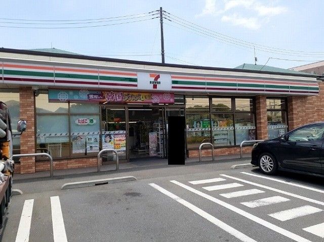 近くのコンビニまで52m（徒歩1分）