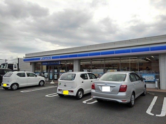近くのコンビニまで300m（徒歩4分）