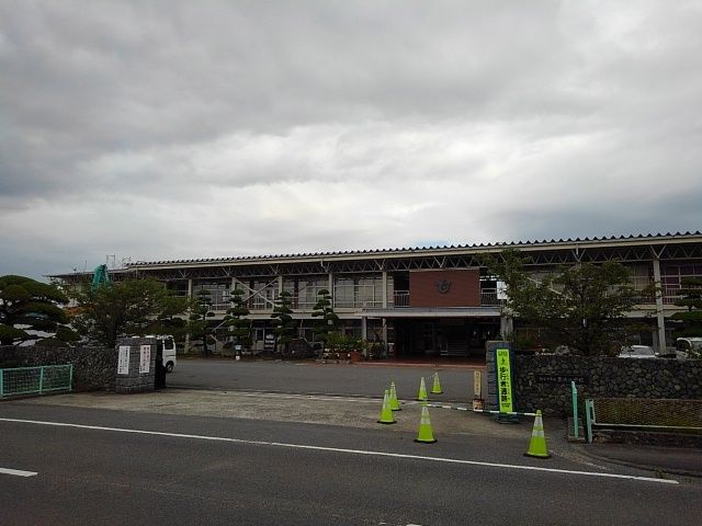 近くの小学校まで600m（徒歩8分）