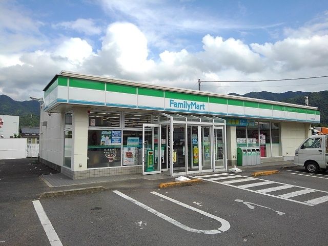 近くのコンビニまで1,100m（徒歩14分）