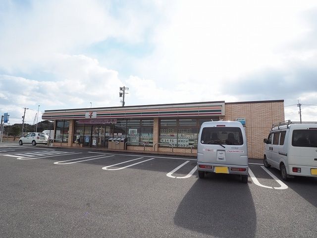 近くのコンビニまで750m（徒歩10分）