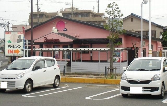 近くの飲食店まで1,000m（徒歩13分）