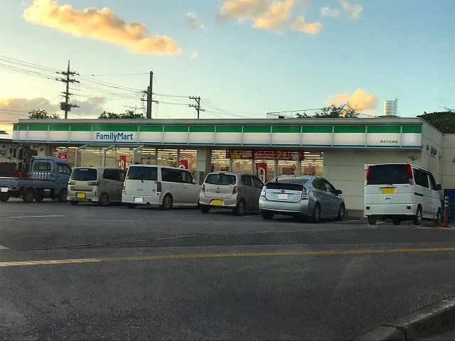 近くのファミリーマート具志川大田店まで350m(徒歩5分)