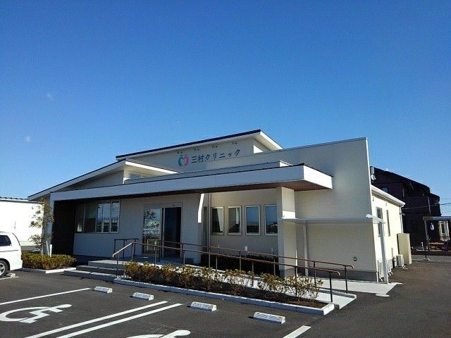 近くの三村クリニックまで450m(徒歩6分)