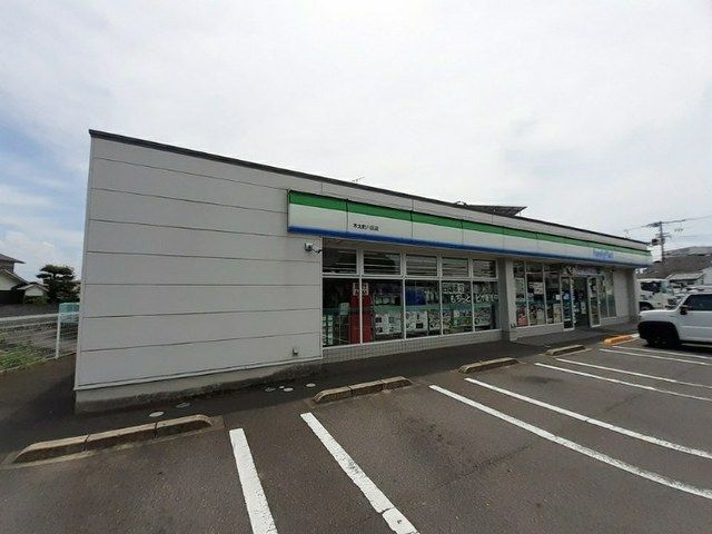 近くのコンビニまで600m（徒歩8分）
