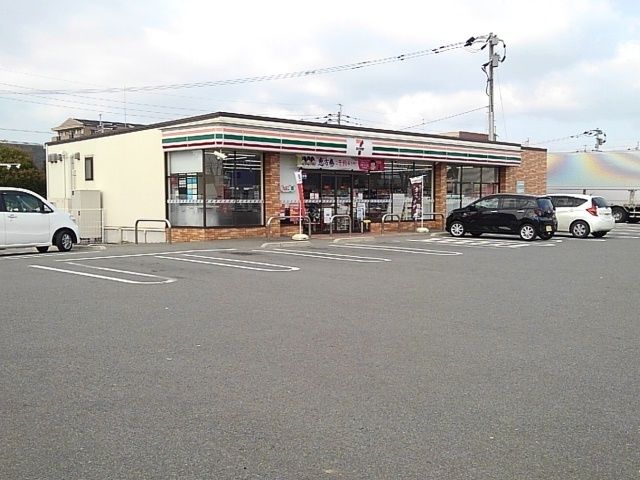近くのセブンイレブン小森野２丁目店まで220m（徒歩3分）