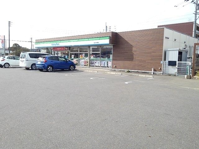 近くのファミリーマート久留米小森野店まで280m（徒歩4分）