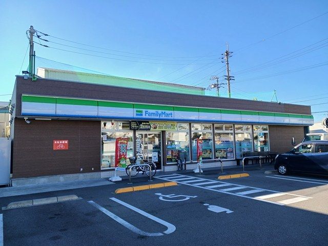 近くのファミリーマート川之江上分町店まで666m(徒歩9分)
