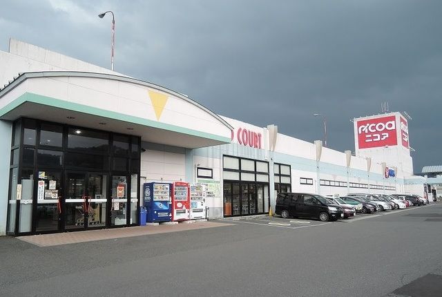 近くのニコアまで1,500m（徒歩19分）