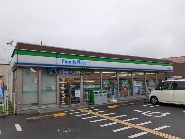 近くのファミリーマート様まで479m（徒歩6分）