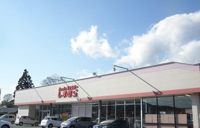 近くのしまむら新城店まで700m（徒歩9分）