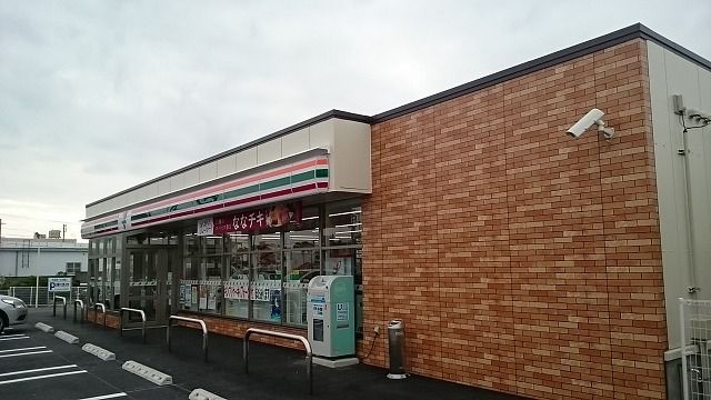 近くのコンビニまで400m（徒歩5分）