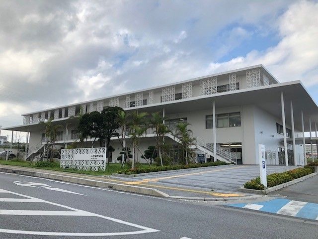 近くの八重瀬町役場まで550m（徒歩7分）