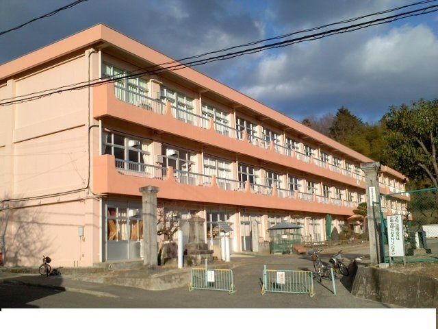 近くの二本松市立大平小学校まで2,000m（徒歩25分）