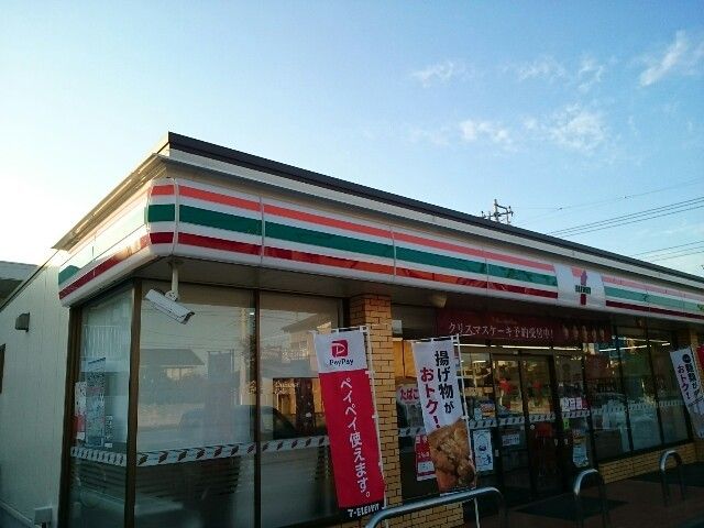 近くのセブンイレブン富岡市富岡店まで700m(徒歩9分)