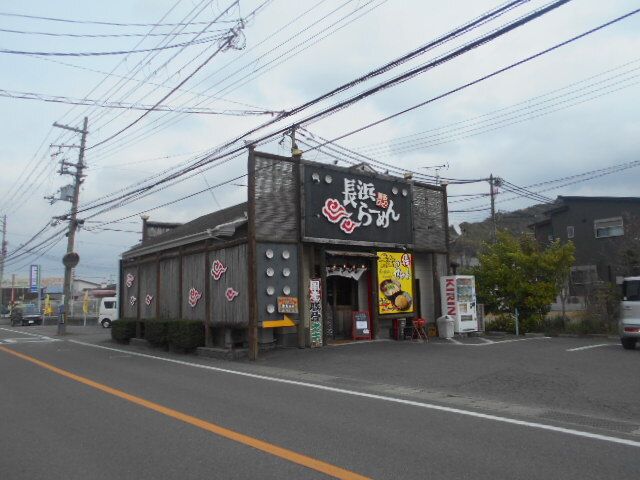 近くの飲食店まで300m（徒歩4分）
