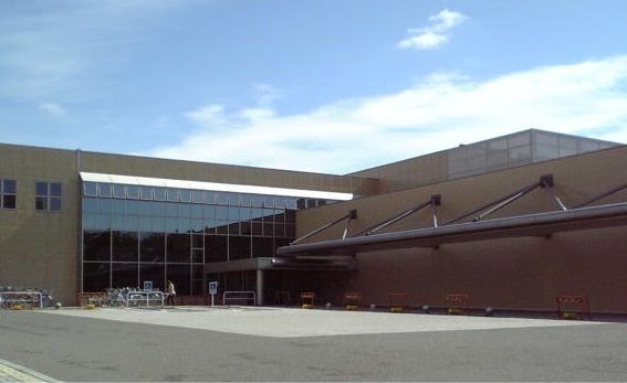 近くの新潟県立図書館まで800m(徒歩10分)
