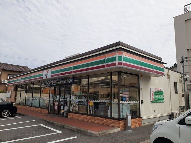 近くのセブンイレブンまで350m（徒歩5分）