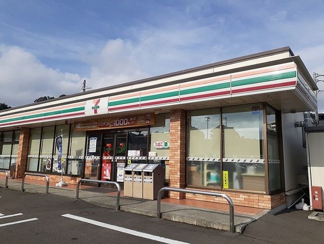 近くのセブンイレブン山の寺１丁目店まで800m（徒歩10分）