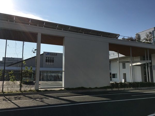 近くの新山口駅（在来線口）まで1,400m（徒歩18分）