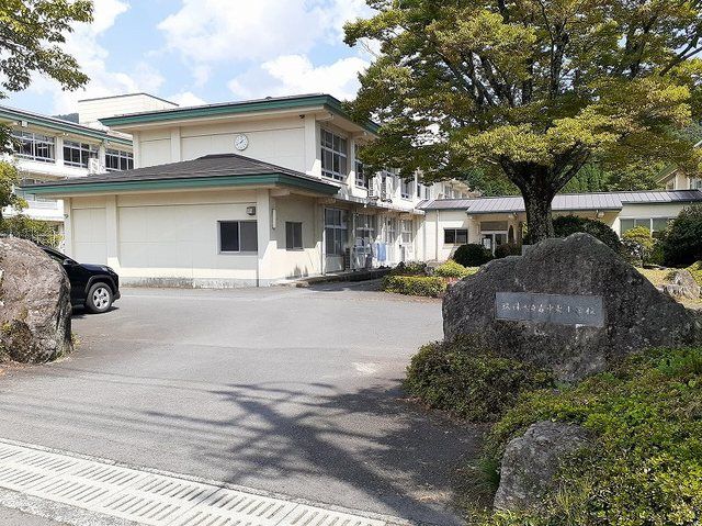 近くの小学校まで210m（徒歩3分）