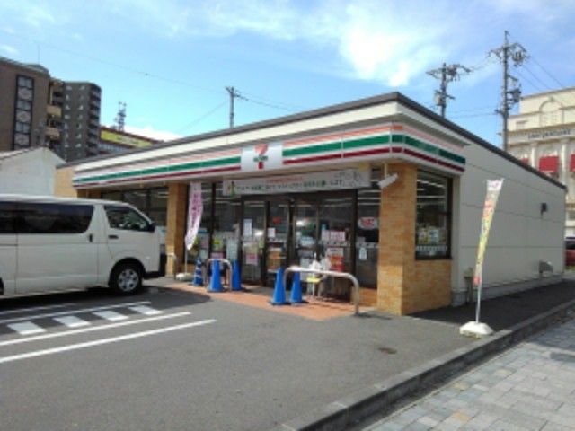 近くのセブンイレブン長野南千歳店まで200m(徒歩3分)