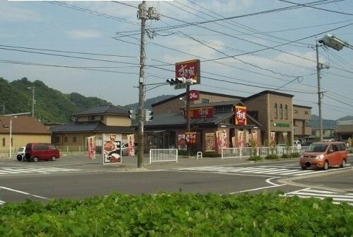 近くのすき家まで290m（徒歩4分）
