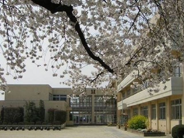 近くの小学校まで1,300m（徒歩17分）