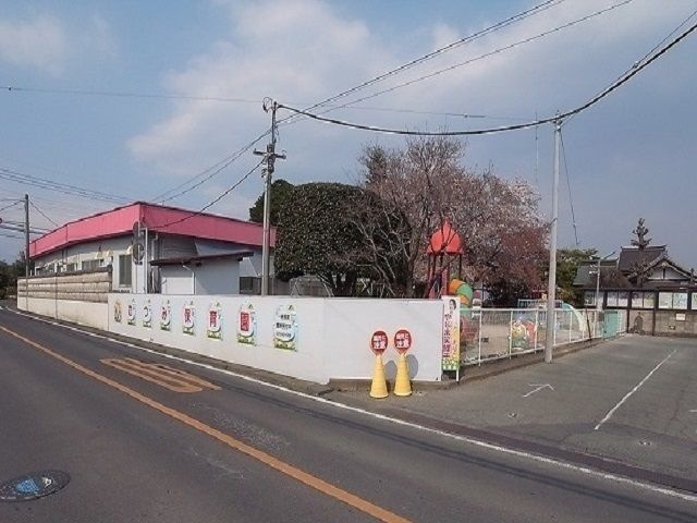 近くの幼稚園・保育園まで1,000m（徒歩13分）
