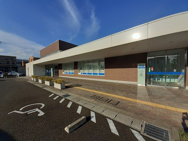 近くの七十七銀行六丁目支店まで300m（徒歩4分）