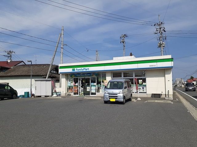 近くのファミリーマート 築館源光店まで600m（徒歩8分）