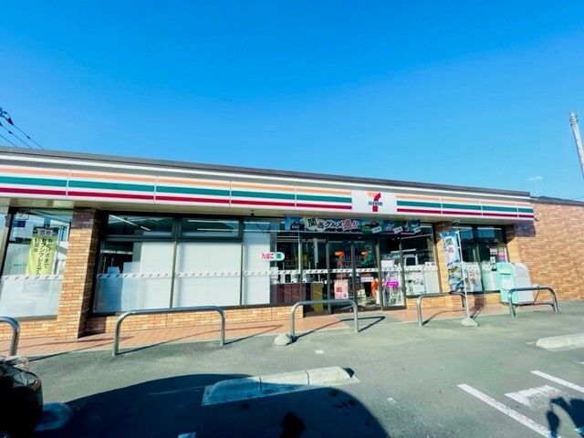 近くのコンビニまで600m（徒歩8分）