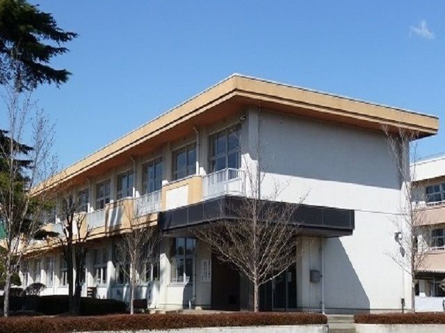 近くの小学校まで1,660m（徒歩21分）