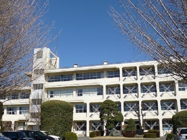 近くの中学校まで1,000m（徒歩13分）