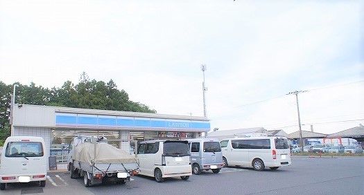 近くのローソン 日高原宿東店まで900m（徒歩12分）