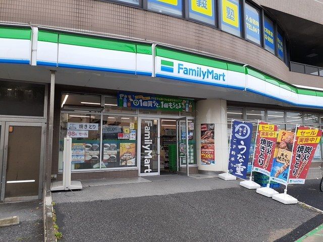近くのファミリーマート北柏台店まで500m(徒歩7分)