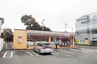 近くのセブンイレブン三島松本南店まで550m（徒歩7分）