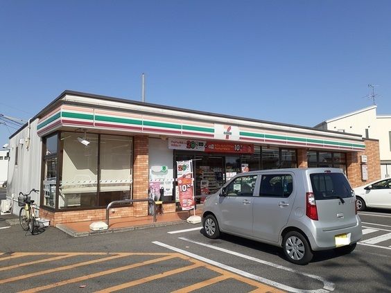 近くのセブンイレブン西辛川店まで300m(徒歩4分)